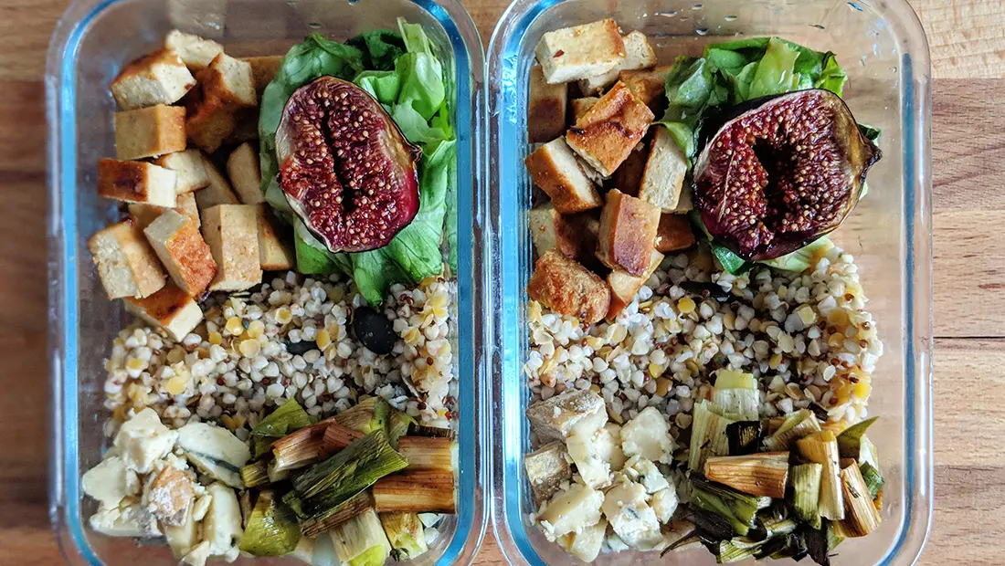 Tuto meal prep : tofu au miel, poireaux jeunes et figue rôtie