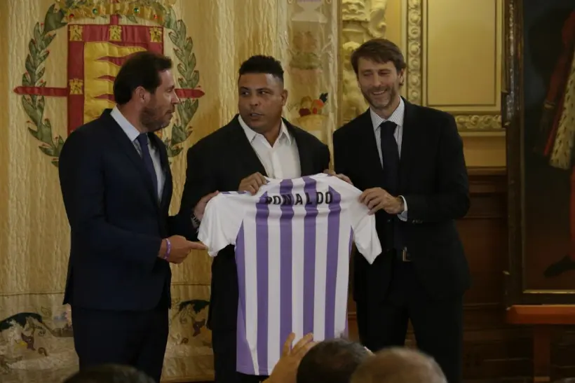 C’est officiel : Ronaldo est le nouveau propriétaire et président du Real Valladolid