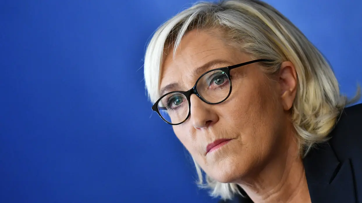 Emplois présumés fictifs du FN : les juges alourdissent la mise en examen de Marine Le Pen