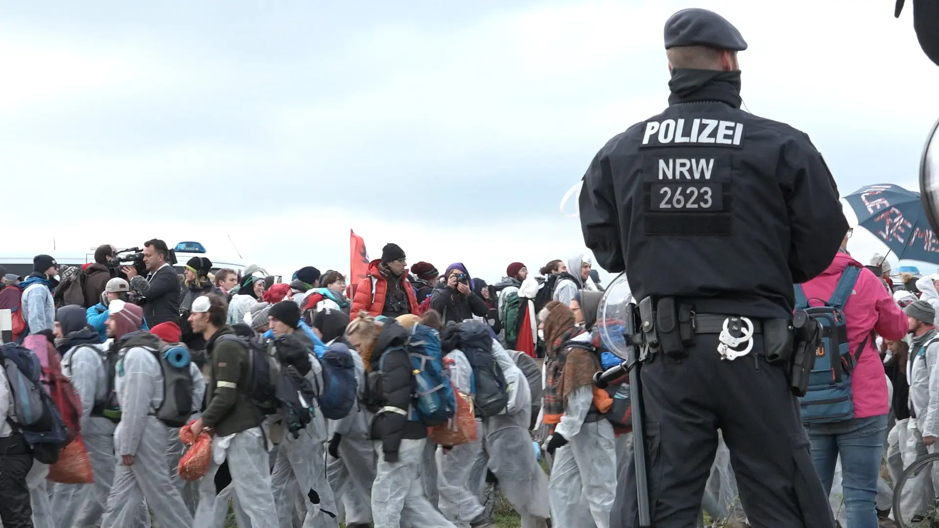 “Je me bats pour le futur de mes enfants” : des milliers d’activistes manifestent contre le charbon en Allemagne