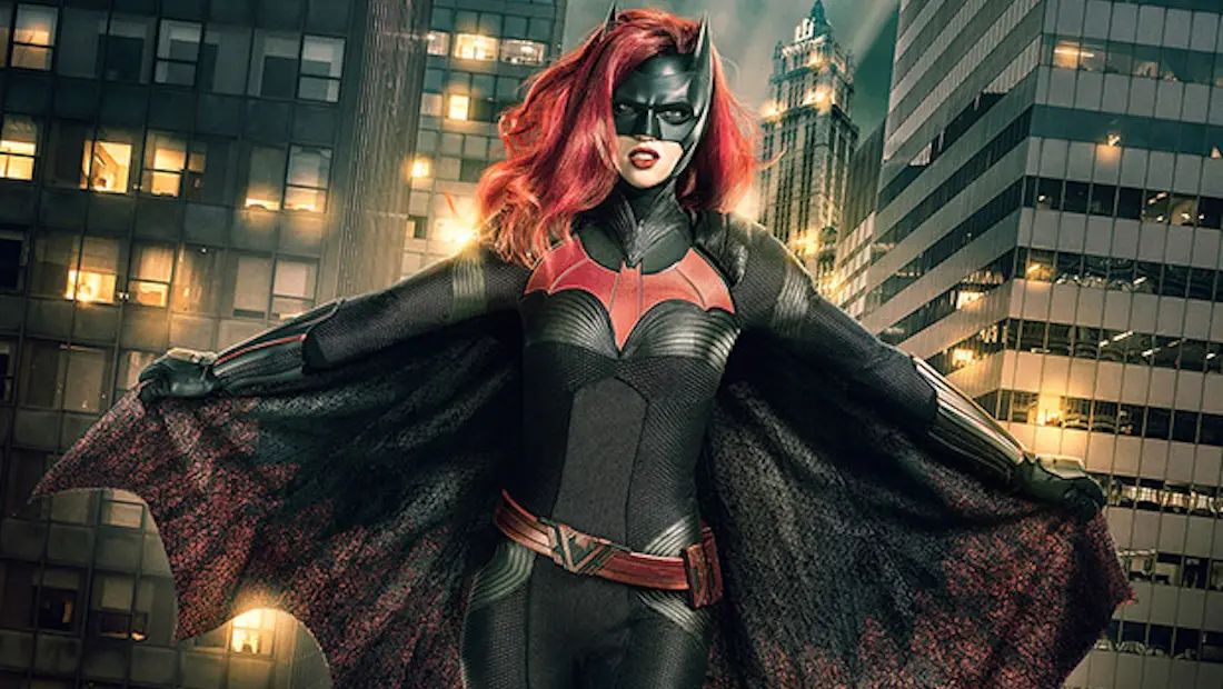 En image : Ruby Rose enfile sa cape de justicière pour Batwoman