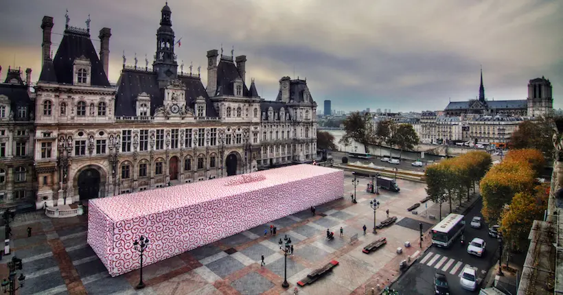 À Paris, un pavillon géant vous invite à découvrir l’art du furoshiki japonais