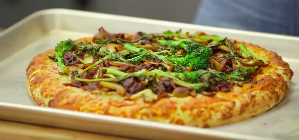 Vidéo : comment pimper (simplement) une pizza surgelée