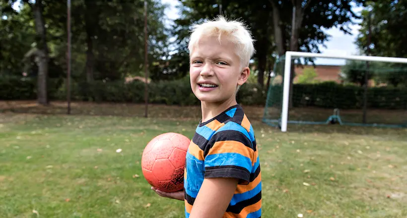 Parce qu’il est transgenre, un garçon de 9 ans a été exclu de son club de foot en Suède
