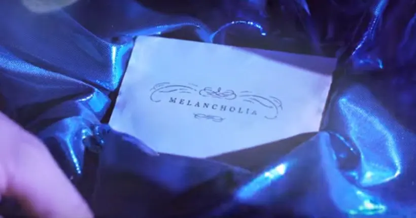 Vidéo : l’inclassable pianiste LAAKE dévoile le clip de “Melancholia”