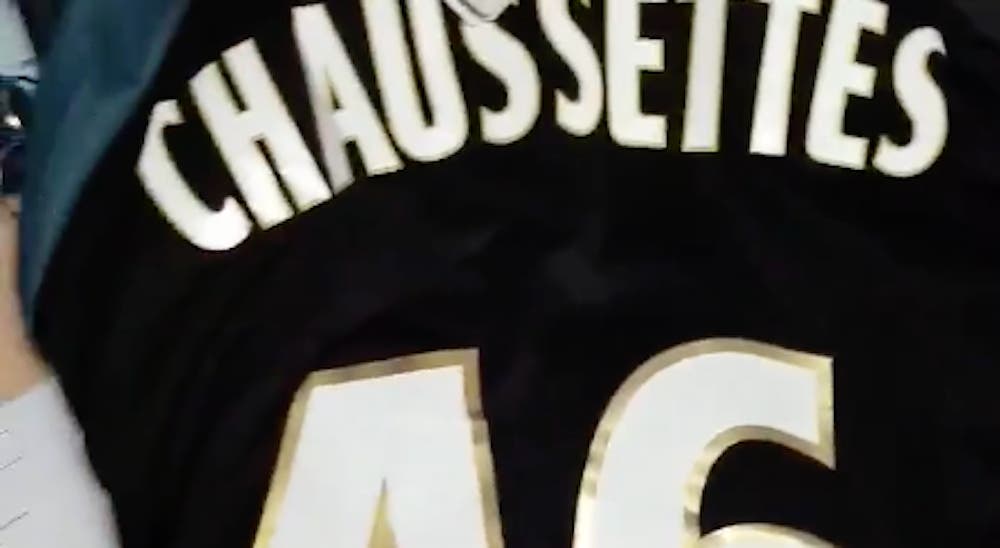 Il veut commander un maillot et des chaussettes pointure 46, il se retrouve avec un maillot floqué “CHAUSSETTES 46”