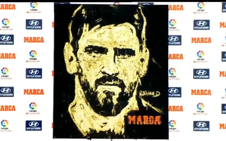 Vidéo : un peintre réalise en direct un portrait de Messi devant le joueur