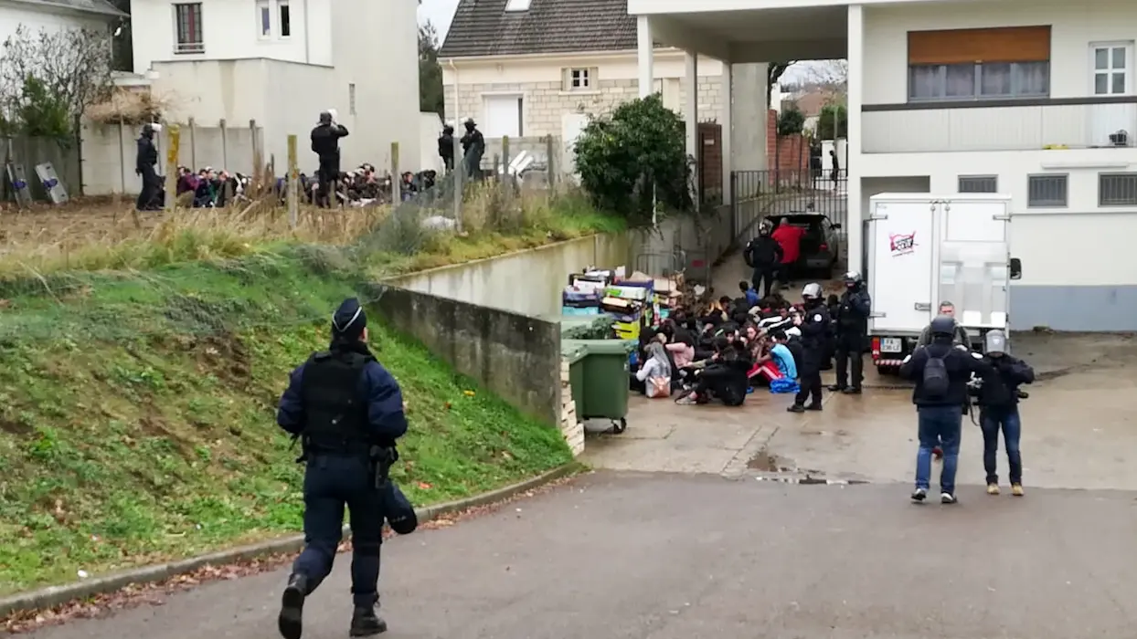“La nausée” : vives réactions après la vidéo de l’arrestation de lycéens à Mantes-la-Jolie