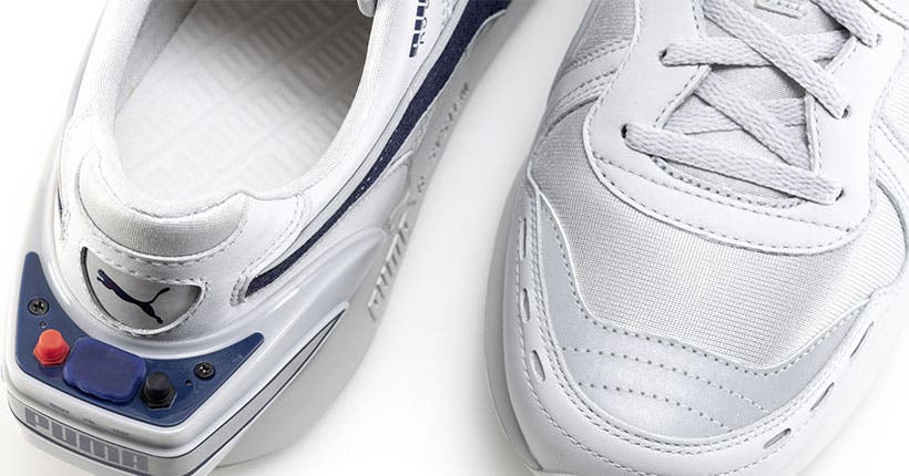 Sneakers PUMA rétro-futuristes blanche, une paire de chaussures connectées