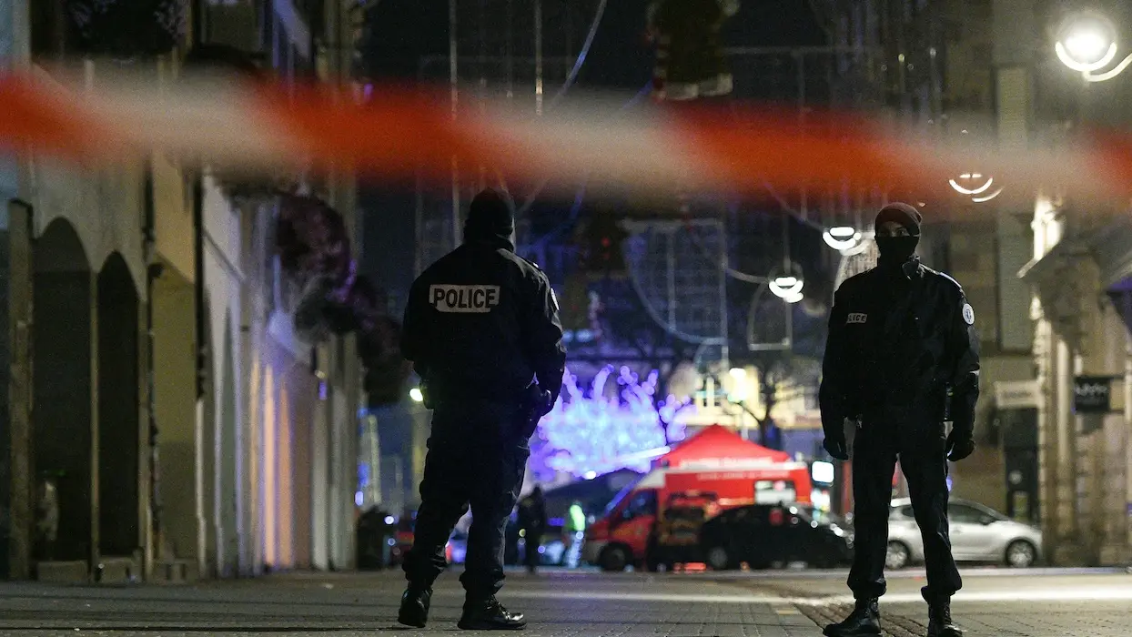 Strasbourg : l’assaillant toujours en fuite, 600 personnes à ses trousses