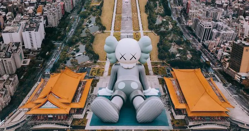 L’artiste Kaws dévoile une gigantesque sculpture gonflable à Taïwan