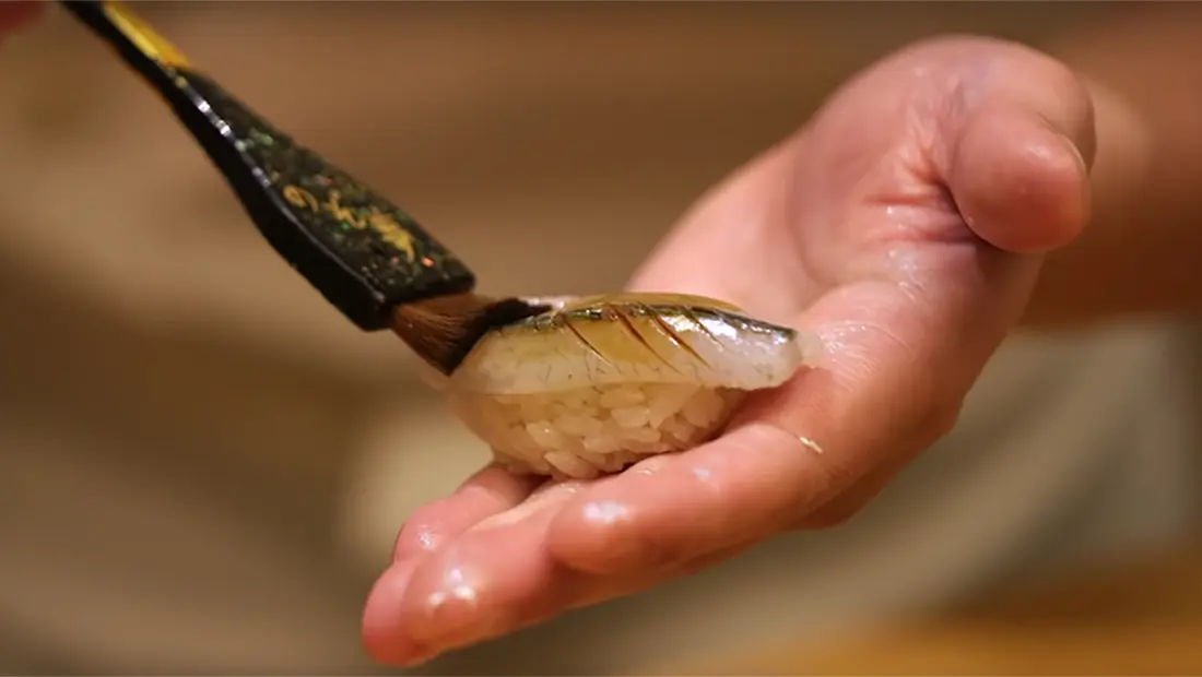 Vidéo : immersion dans le quotidien millimétré d’un véritable maître sushi