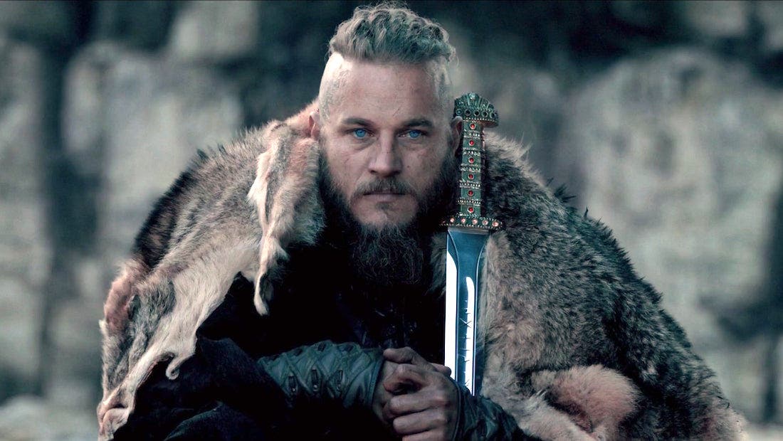 Travis Fimmel aka Ragnar Lodbrok, dans la série Vikings.