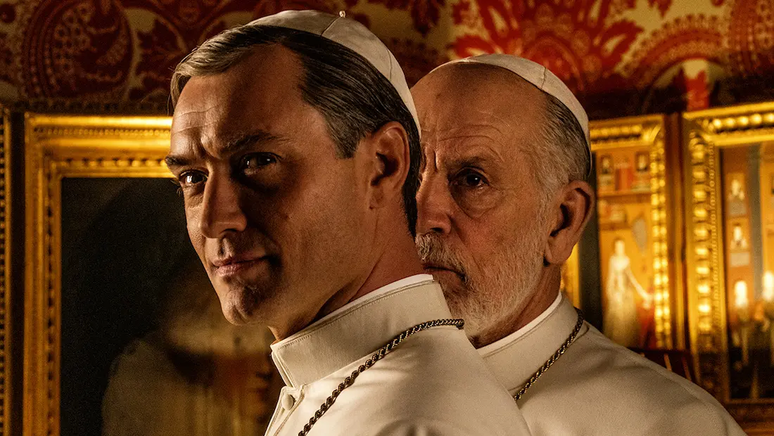 La première image de Jude Law et John Malkovich dans The New Pope est là