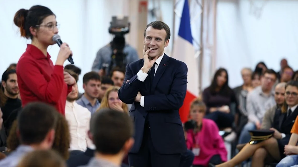Macron versus 1 000 jeunes : heureusement qu’Estelle était là