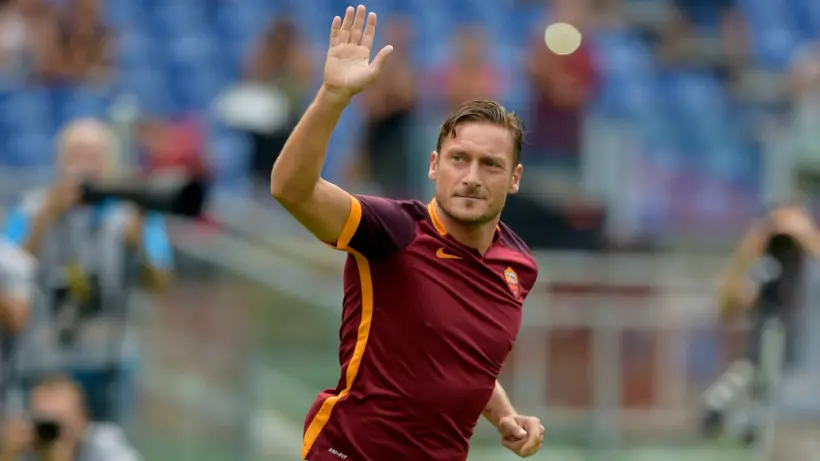 Vidéo : Totti a rendu visite à la joueuse sortie du coma après avoir écouté son message