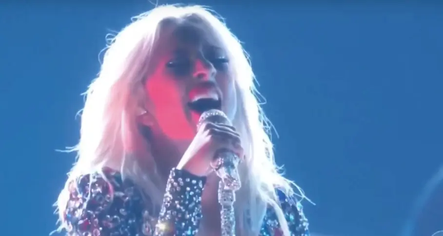 Vidéo : aux Grammy, la performance explosive de Lady Gaga pour “Shallow”