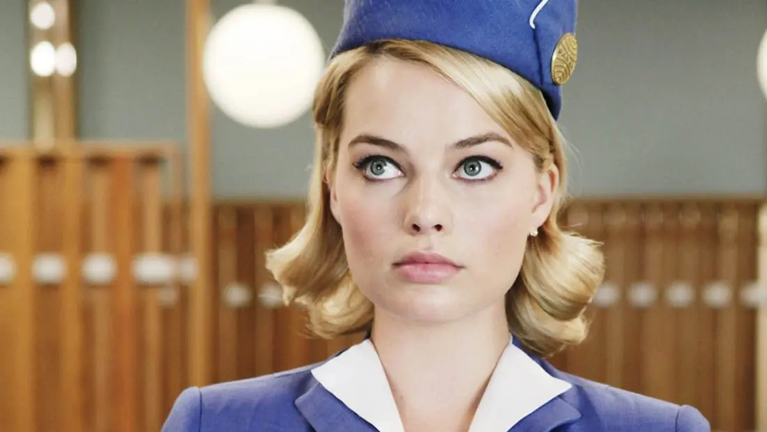 On t’a vue : Margot Robbie s’envoyer (littéralement) en l’air dans Pan Am