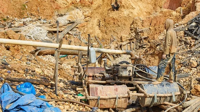 Indonésie : des dizaines de disparus dans l’effondrement d’une mine d’or illégale