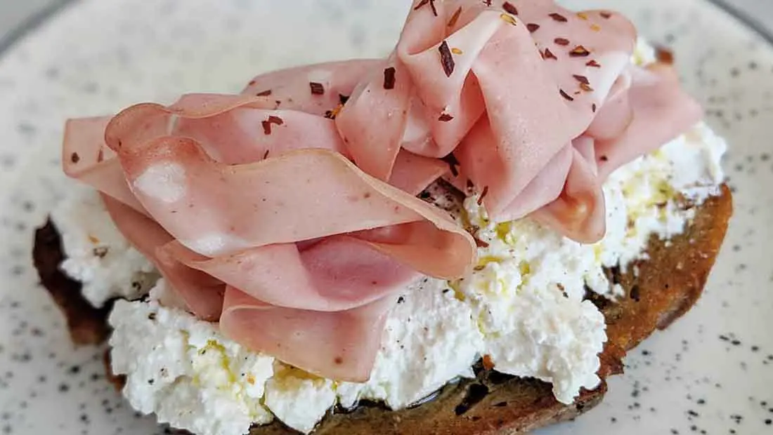 Tuto : tartine ricotta et mortadelle