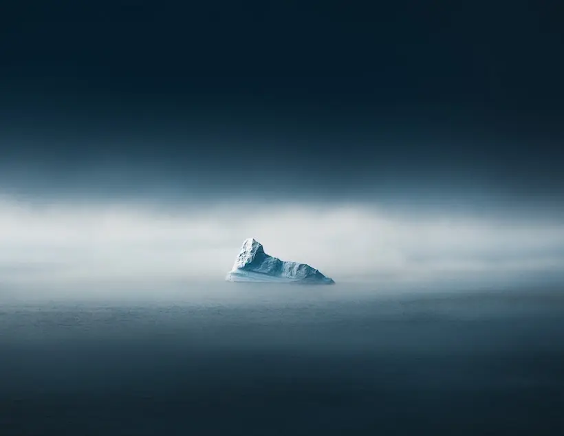 Au-delà du cercle polaire, Tom Hegen photographie les icebergs vus du ciel