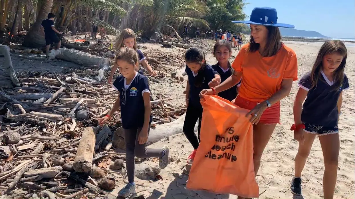 Vidéo : on a rencontré la fondatrice du “5 Minutes Beach Clean Up”