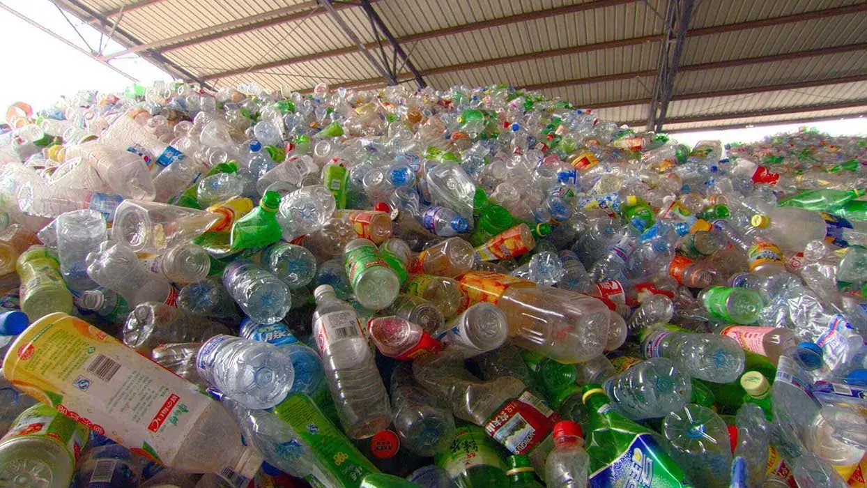 Vidéo : comment la France exporte des déchets plastiques en Asie