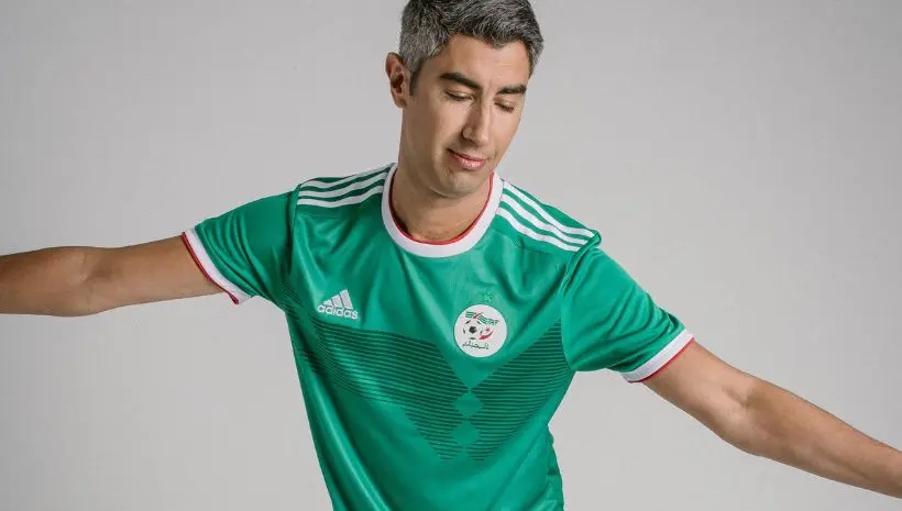 En images : Smaïl Bouabdellah dévoile les nouveaux maillots de l’Algérie