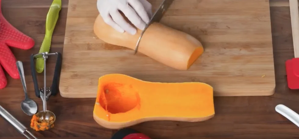 Vidéo : apprenez à préparer une courge butternut sans vous blesser