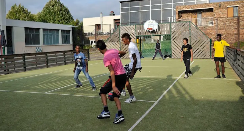 Des footballeurs pros vont aider des jeunes issus des quartiers à créer leur entreprise