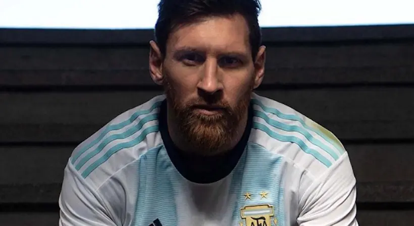 En images : Messi dévoile le maillot de l’Argentine pour la Copa America