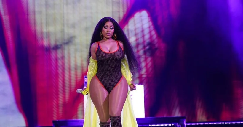 Bordeaux : pendant que son public l’attend, Nicki Minaj fait du manège