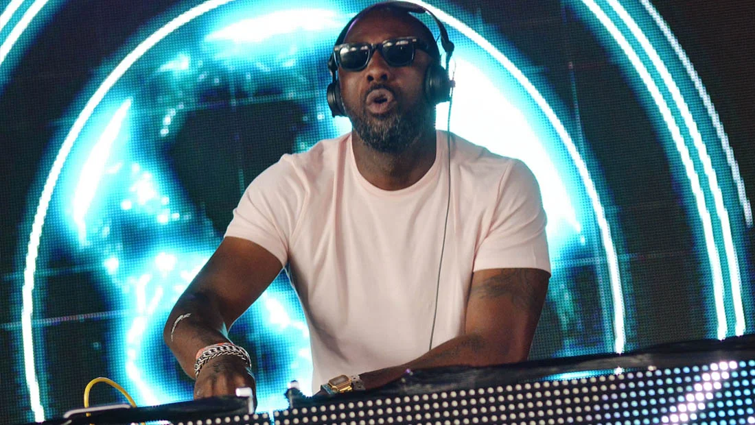 Idris Elba est un DJ loser dans le trailer enflammé de Turn Up Charlie
