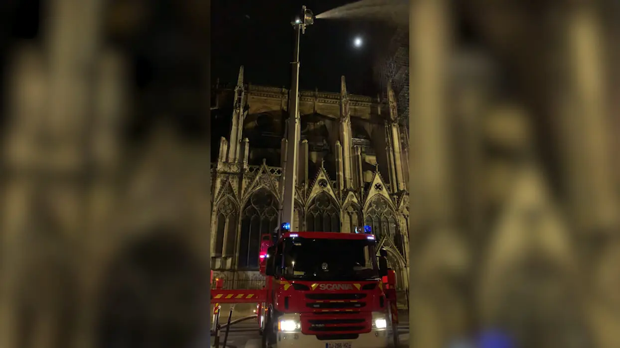 Vidéo : un pompier de Paris nous raconte sa soirée pour sauver Notre-Dame des flammes