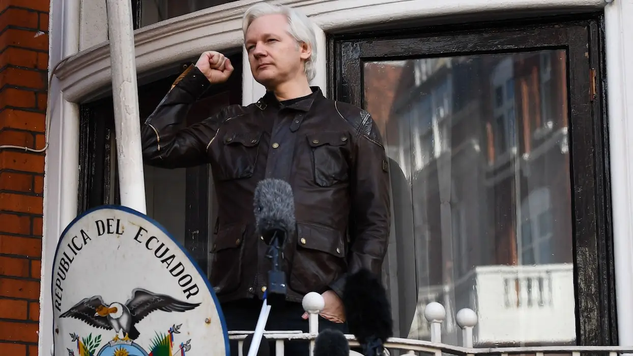Julian Assange a été arrêté par la police britannique