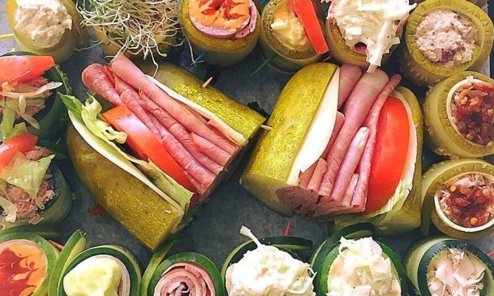 Passion pickles : ces sandwichs sont assemblés entre deux énormes tranches de cornichon