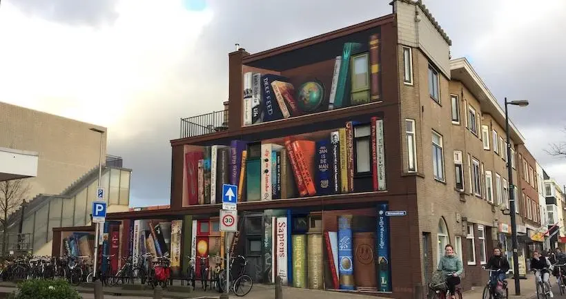 Street art : ce trompe-l’œil de bibliothèque géant va vous donner envie de lire