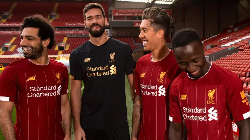 En images : Liverpool dévoile son nouveau maillot domicile pour la saison prochaine
