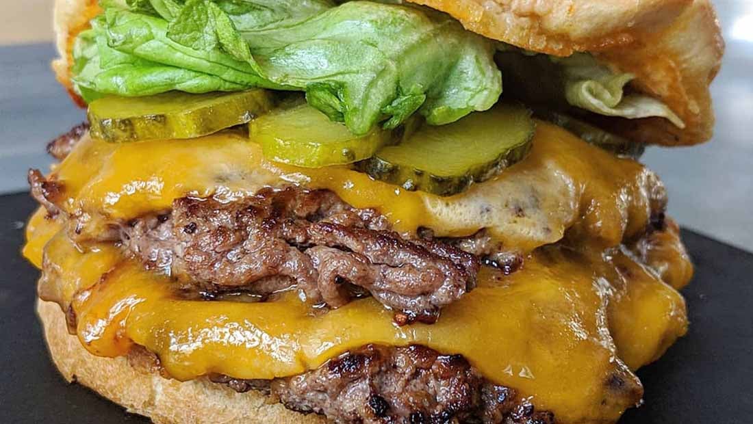 Tuto : apprenez à reproduire le fameux “smash burger” de Shake Shack