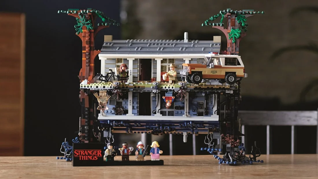 En images : un set de Lego à l’envers pour la saison 3 de Stranger Things