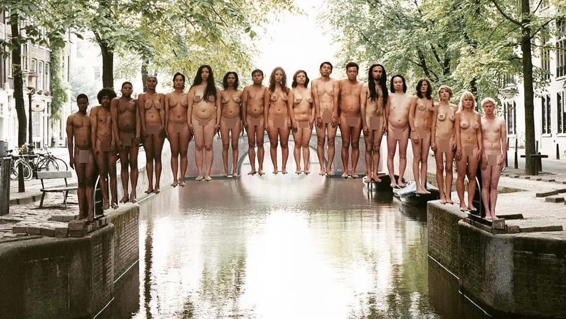 Spencer Tunick et son armée de modèles nus en guerre contre la censure de la nudité