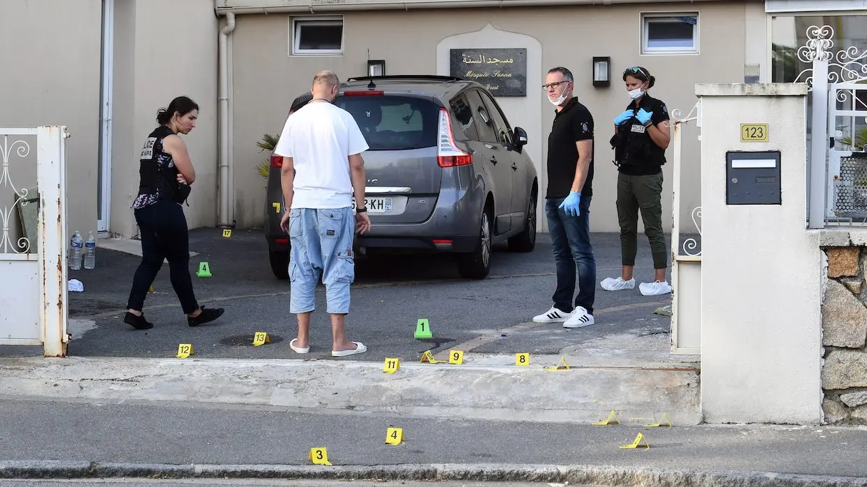 Les tirs devant la mosquée de Brest ne sont “pas un attentat”, pour le parquet