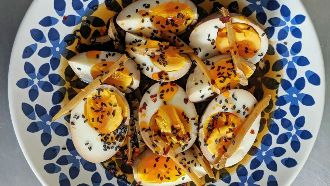 Tuto : œufs marinés au soja et au gingembre