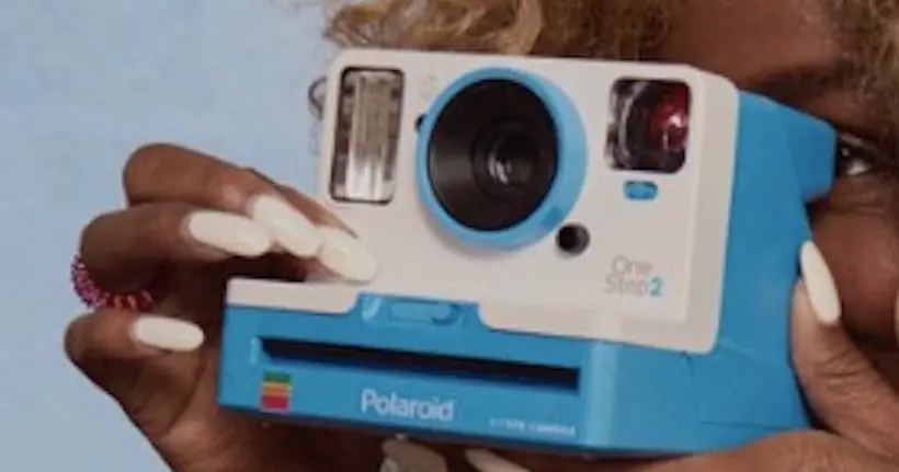 Polaroid refait une beauté à son modèle OneStep 2 avec les couleurs de l’été