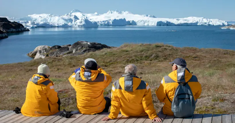 Cette série photo dénonce le désastre et l’absurdité du tourisme climatique