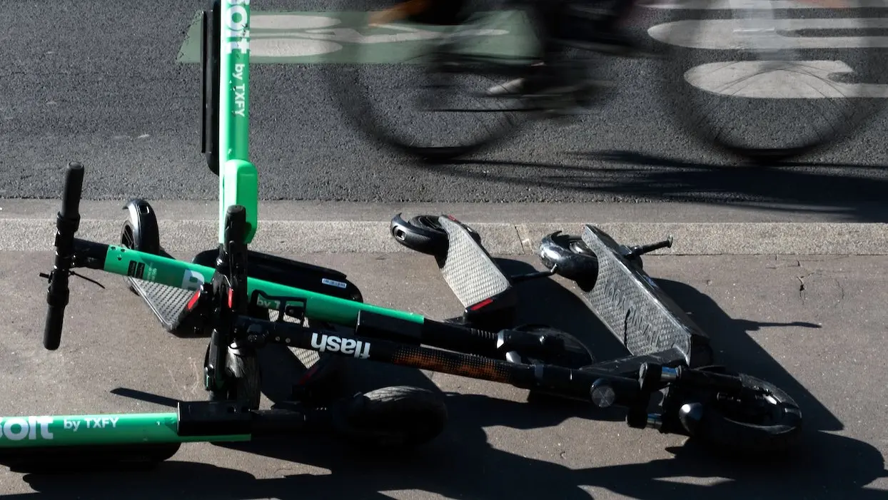 Trottinettes électriques : Hidalgo annonce de nouvelles mesures pour les encadrer à Paris