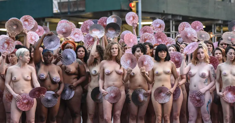 À New York, une manifestation artistique à poil contre la censure sur les réseaux