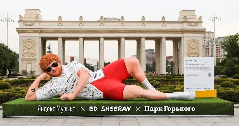 La Russie offre à Ed Sheeran une gigantesque (et horrible) statue à son effigie