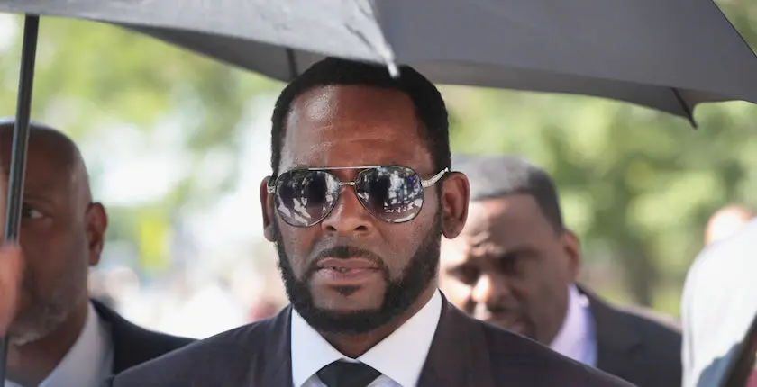 Procès de R. Kelly : un homme accuse le chanteur d’abus sexuel dans sa jeunesse