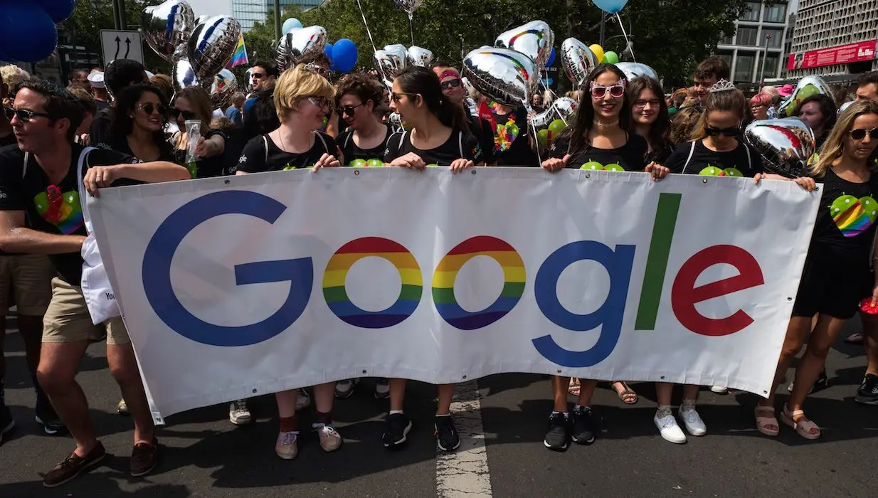 Rechercher “lesbienne” sur Google ne renverra plus directement vers du contenu porno